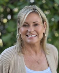 KathyMauroheadshot2025