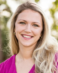 logo emily yi lcsw headshot